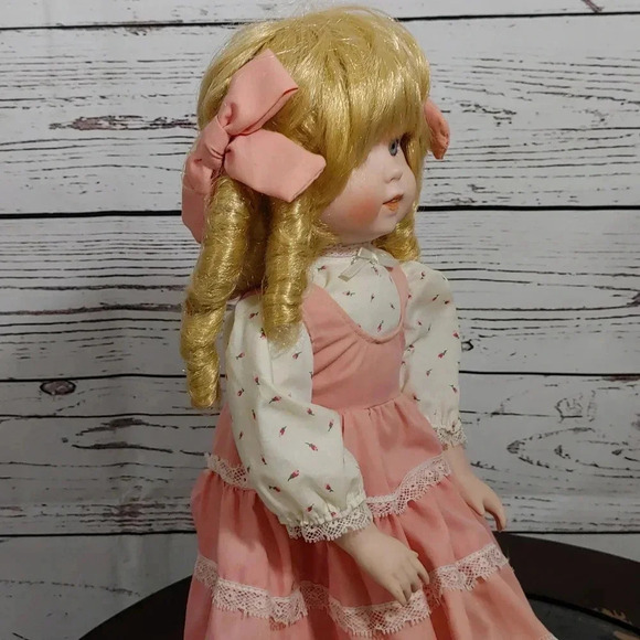Porcelain doll - Picture 3 of 5